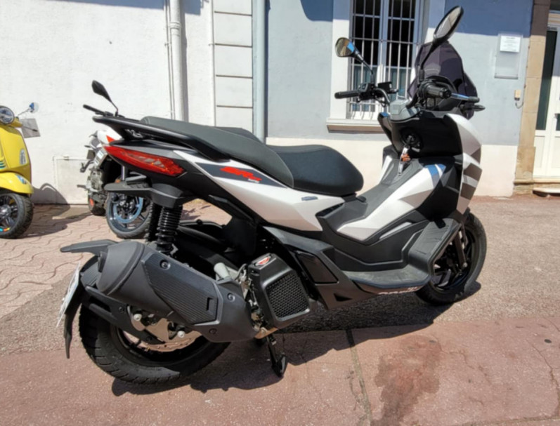 APRILIA SR GT 125