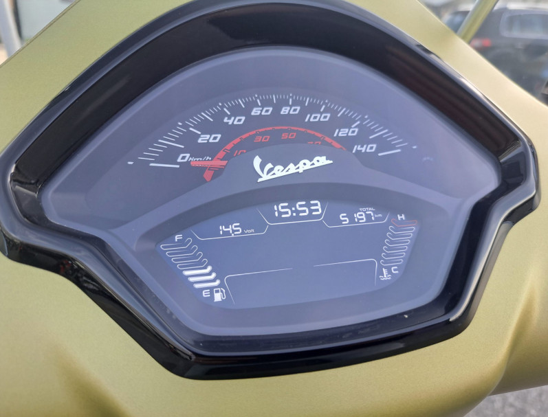 VESPA GTS 300 SUPER SPORT GARANTIE JANVIER 2027