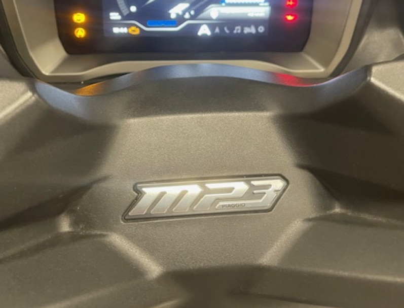 PIAGGIO MP3 530 HPE EXCLUSIVE
