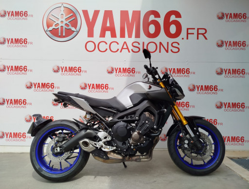 YAMAHA MT-09 SP - 1er main.