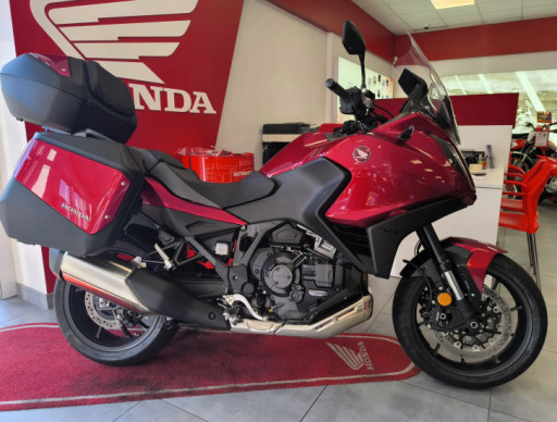 HONDA NT1100 DCT ROUGE + TOP BOX