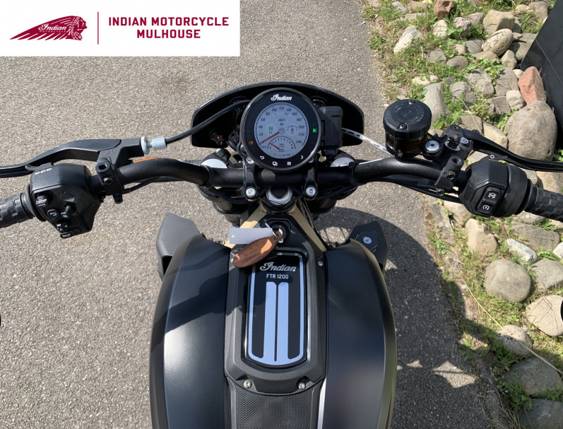 INDIAN FTR RALLY 1200 1ERE MAIN A2