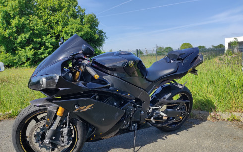 YAMAHA YZF 1000 R1