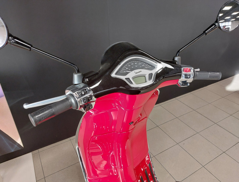 VESPA PRIMAVERA 50 Edition Disney Mickey Mouse