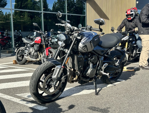 TRIUMPH TRIDENT 660