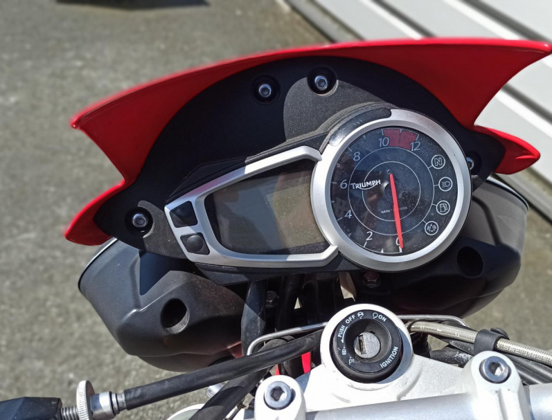 TRIUMPH SPEED TRIPLE 1050