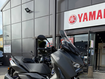 YAMAHA XMAX 300