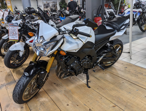 YAMAHA FZ8