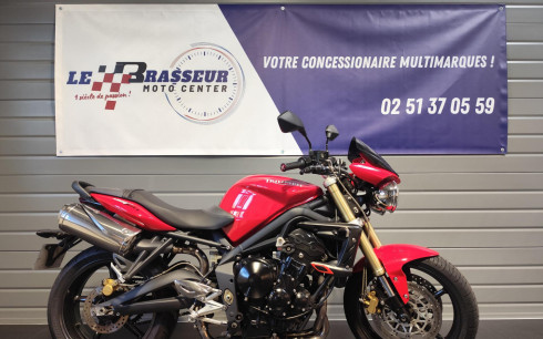 TRIUMPH STREET TRIPLE 675