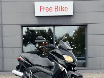 YAMAHA XMAX 125