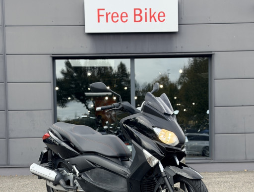 YAMAHA XMAX 125