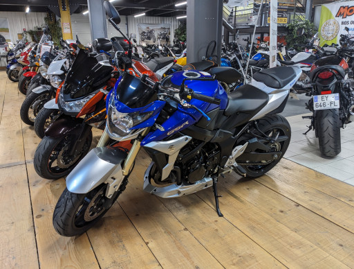 SUZUKI GSR 750
