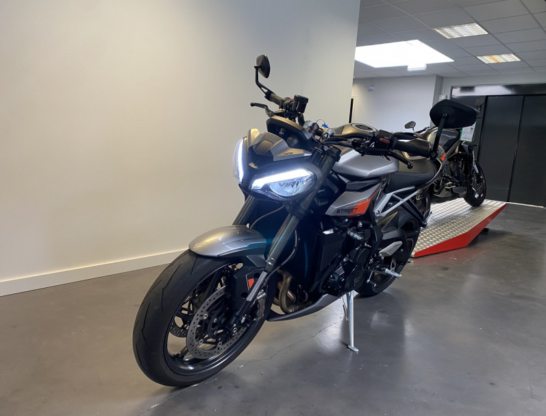 TRIUMPH STREET TRIPLE 765 RS
