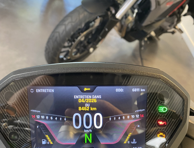 TRIUMPH STREET TRIPLE 765 RS