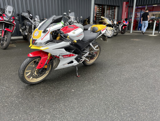 YAMAHA YZF-R125 