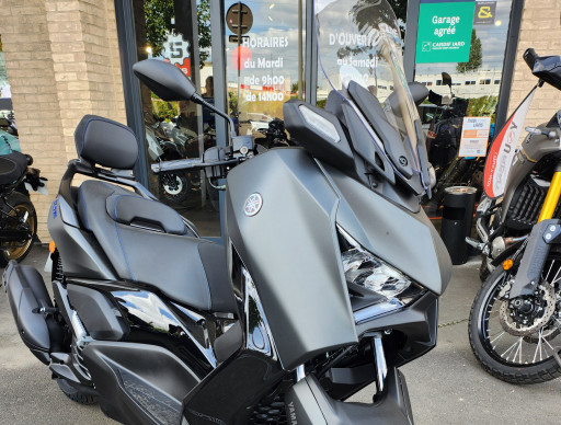 YAMAHA XMAX 125