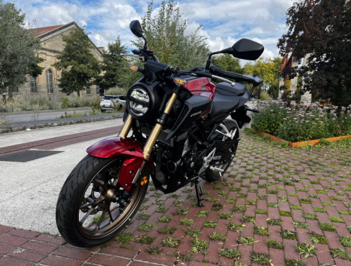 CB 125 R