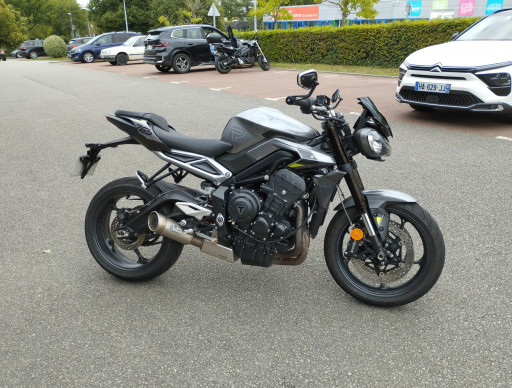TRIUMPH STREET TRIPLE 765 R full 120 cv