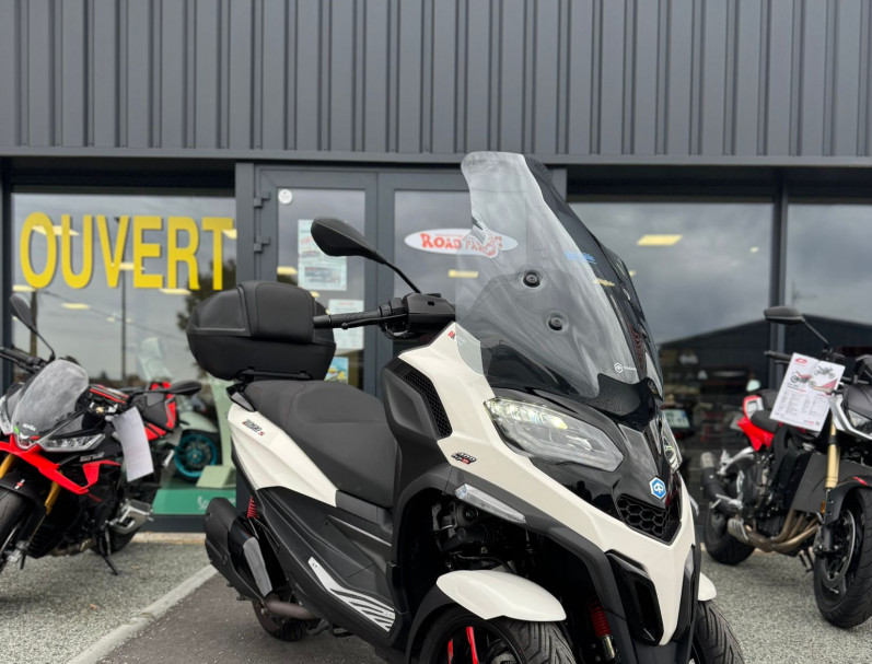 PIAGGIO MP3 400 HPE SPORT ABS ASR Blanc Luna