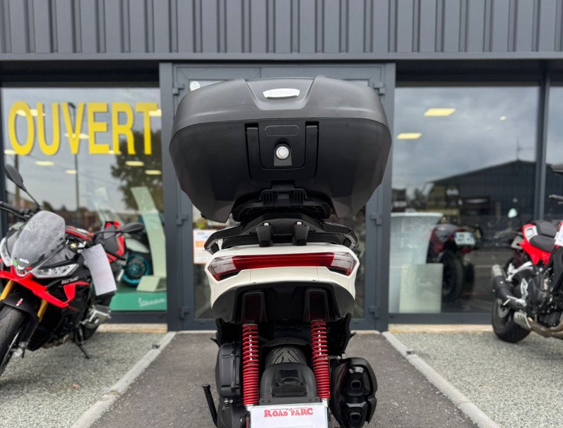 PIAGGIO MP3 400 HPE SPORT ABS ASR Blanc Luna