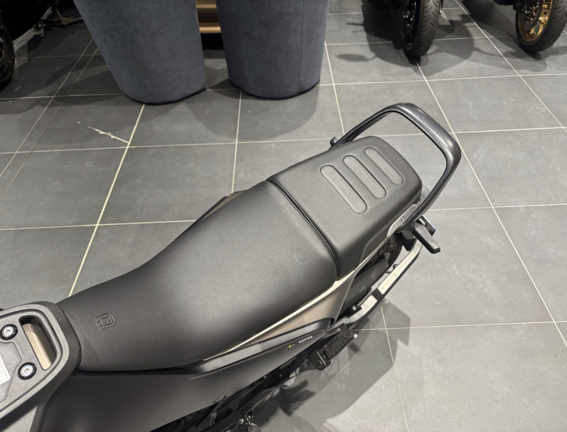HUSQVARNA SVARTPILEN 125 / Garantie 