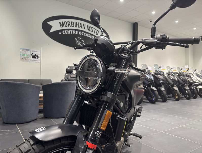 HUSQVARNA SVARTPILEN 125 / Garantie 