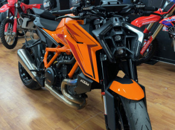 KTM 1390 SUPER DUKE R