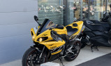 YAMAHA R1