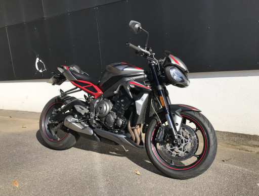TRIUMPH STREET TRIPLE 675 R