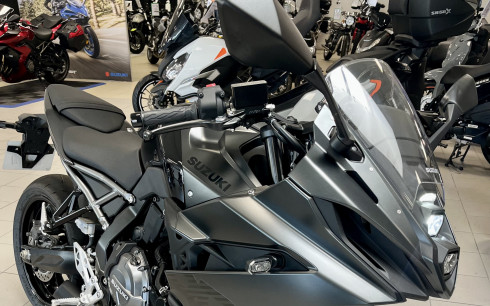 SUZUKI GSX-8R