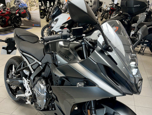 SUZUKI GSX-8R