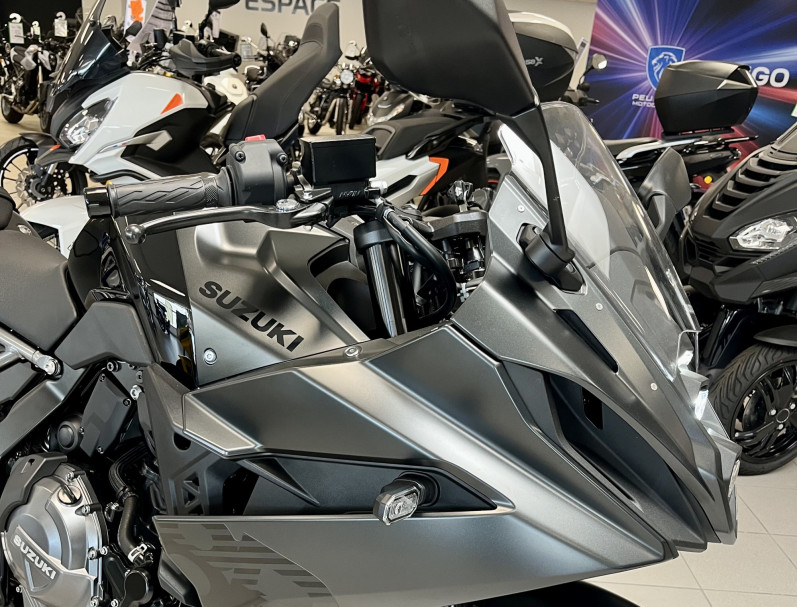 SUZUKI GSX-8R
