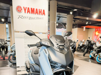 YAMAHA XMAX 300 TECH MAX + de Courtoisie