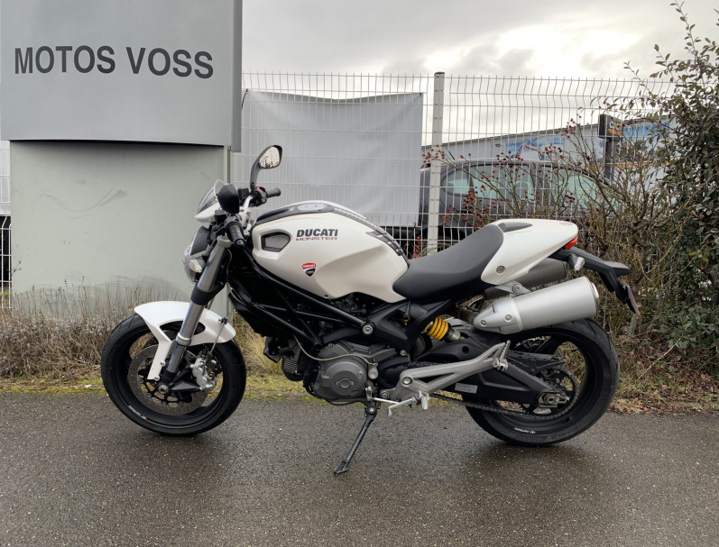 DUCATI MONSTER 696 +