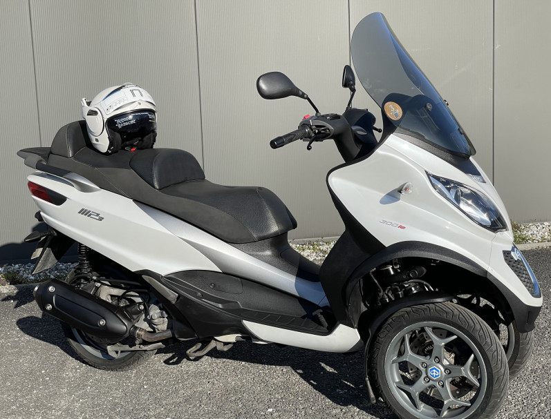 PIAGGIO MP3 300 LT ABS business