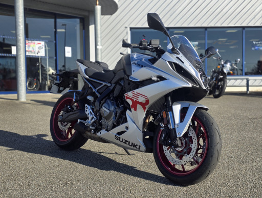 SUZUKI GSX-8R