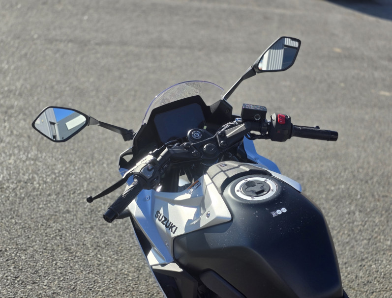 SUZUKI GSX-8R