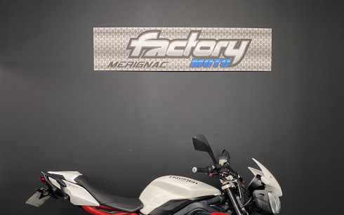 TRIUMPH STREET TRIPLE 675 R