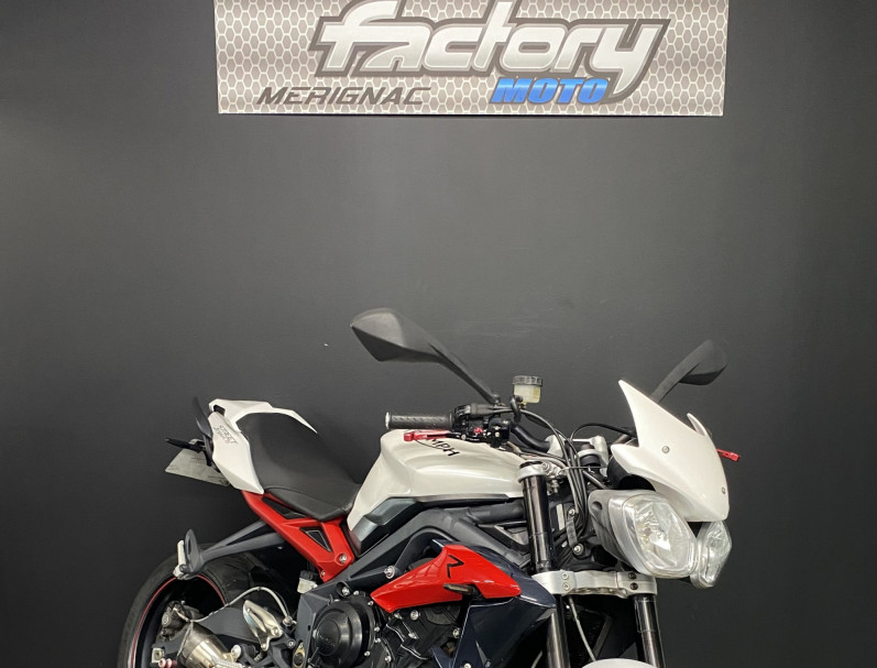 TRIUMPH STREET TRIPLE 675 R