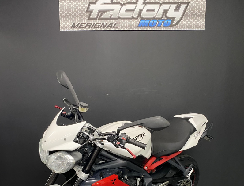 TRIUMPH STREET TRIPLE 675 R