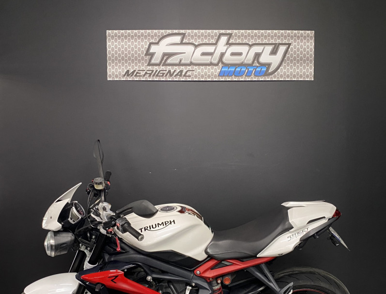 TRIUMPH STREET TRIPLE 675 R