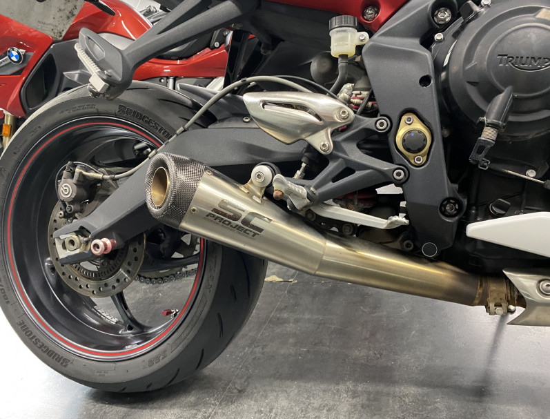 TRIUMPH STREET TRIPLE 675 R