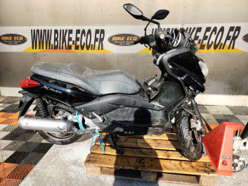 YAMAHA X MAX 125 ACCIDENTE pour GARAGE ou EXPORT (REF 62259)