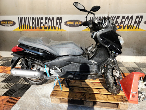 YAMAHA X MAX 125 ACCIDENTE pour GARAGE ou EXPORT (REF 62259)