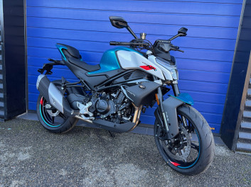 CF MOTO 450 NK ETAT NEUF 10 KMS A2 IDEAL  JEUNE PERMIS MOTO BASSE ET LEGERE 