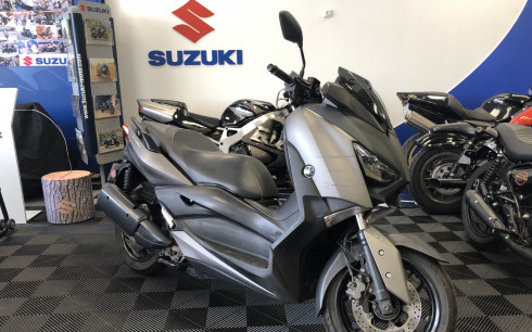 YAMAHA X-MAX 300