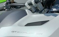 TRIUMPH TIGER 1200 GT EXPLORER 1ER MAIN POT AKRAPOVIC .