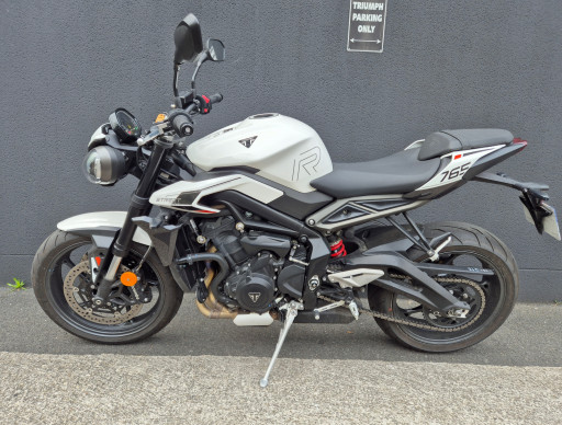 TRIUMPH STREET TRIPLE 765 R