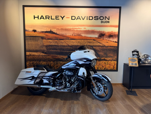 HARLEY-DAVIDSON TOURING STREET GLIDE 1800 CVO