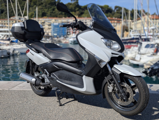 YAMAHA X-MAX 250